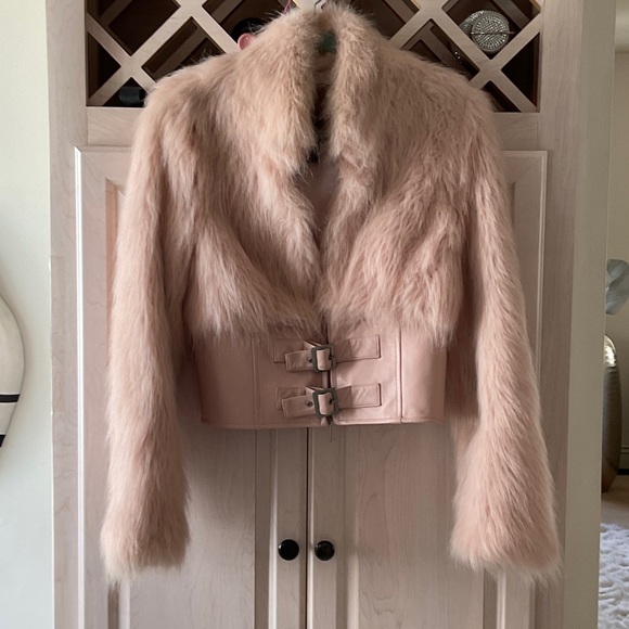 Elegant Faux Fur Jacket in Blush Pink - Picture 1 of 4
